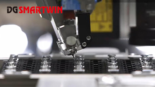 全自動(dòng)攝像頭點(diǎn)膠機(jī)的應(yīng)用方案